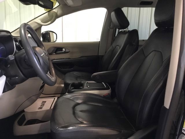 Used 2022 Chrysler Pacifica Touring-L image 31