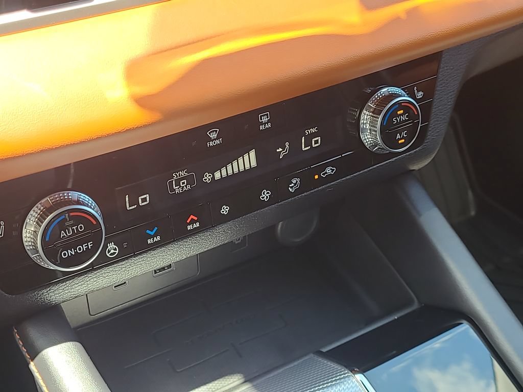 Used 2024 Mitsubishi Outlander SEL FWD image 15
