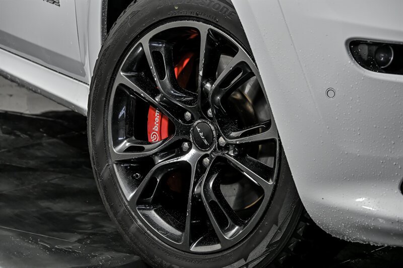 Used 2014 Jeep Grand Cherokee SRT8 w/ Luxury Group II AWD/4WD image 3