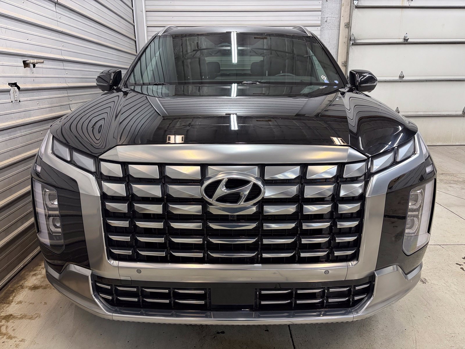 Used 2024 Hyundai Palisade Calligraphy AWD/4WD image 2