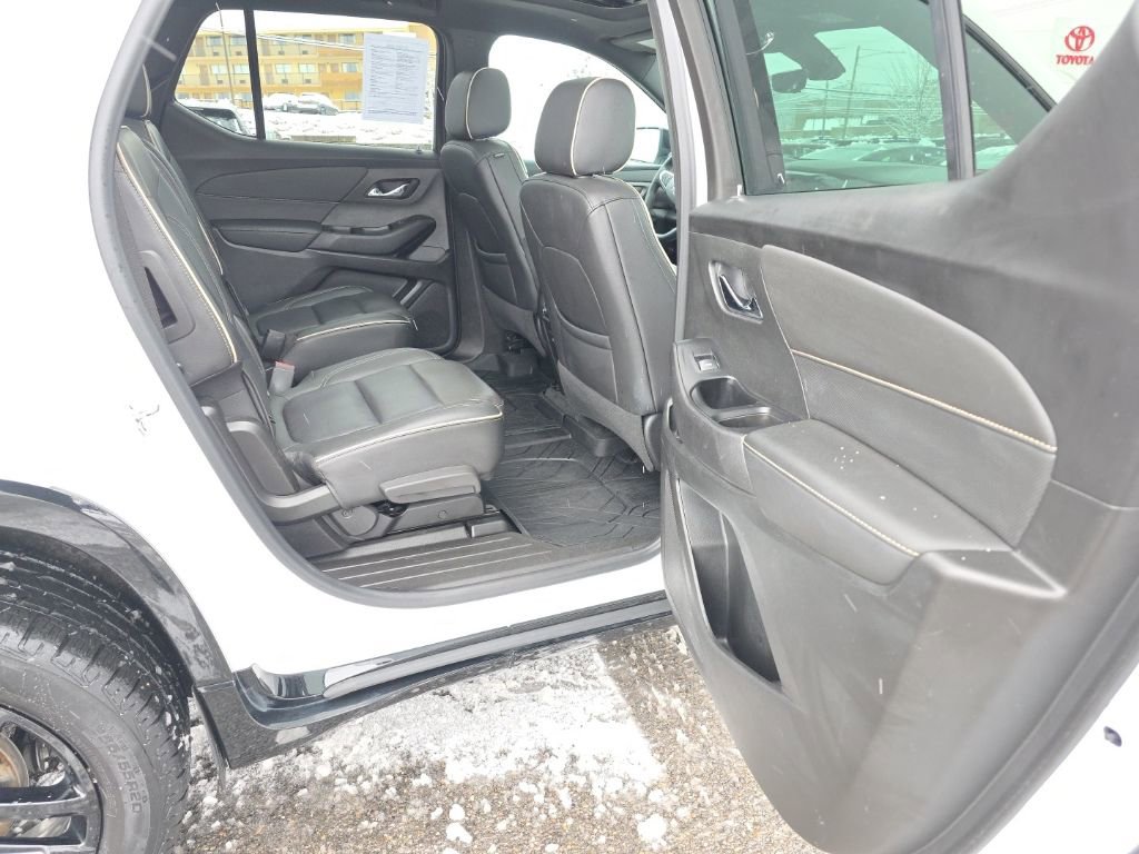Used 2023 Chevrolet Traverse Premier w/ Redline Edition image 8