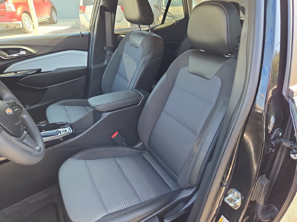 Used 2026 Chevrolet Trax LT FWD image 16