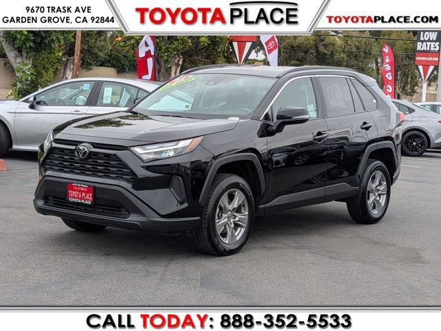 Used 2024 Toyota RAV4 XLE AWD/4WD image 1