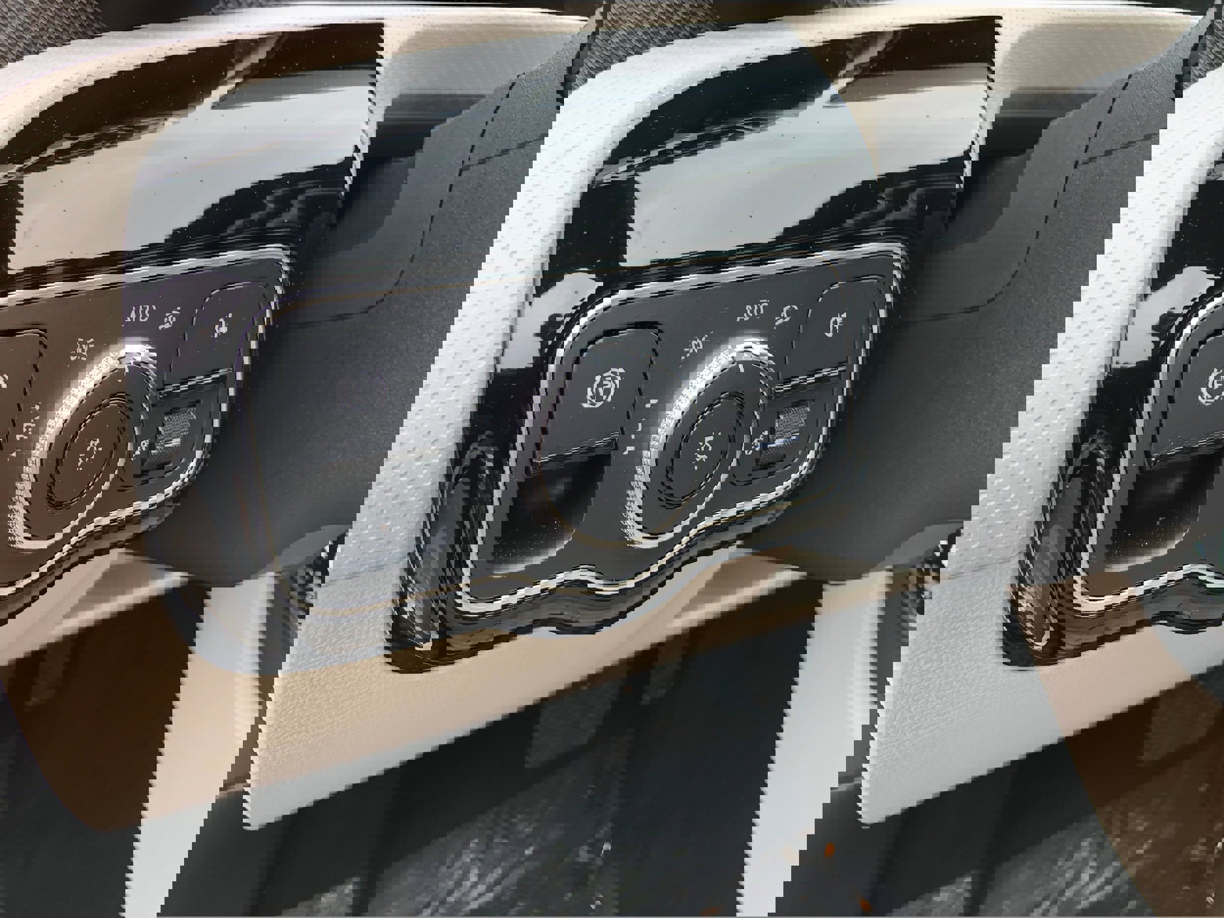 New 2025 Mercedes-Benz CLA 250 4MATIC image 12