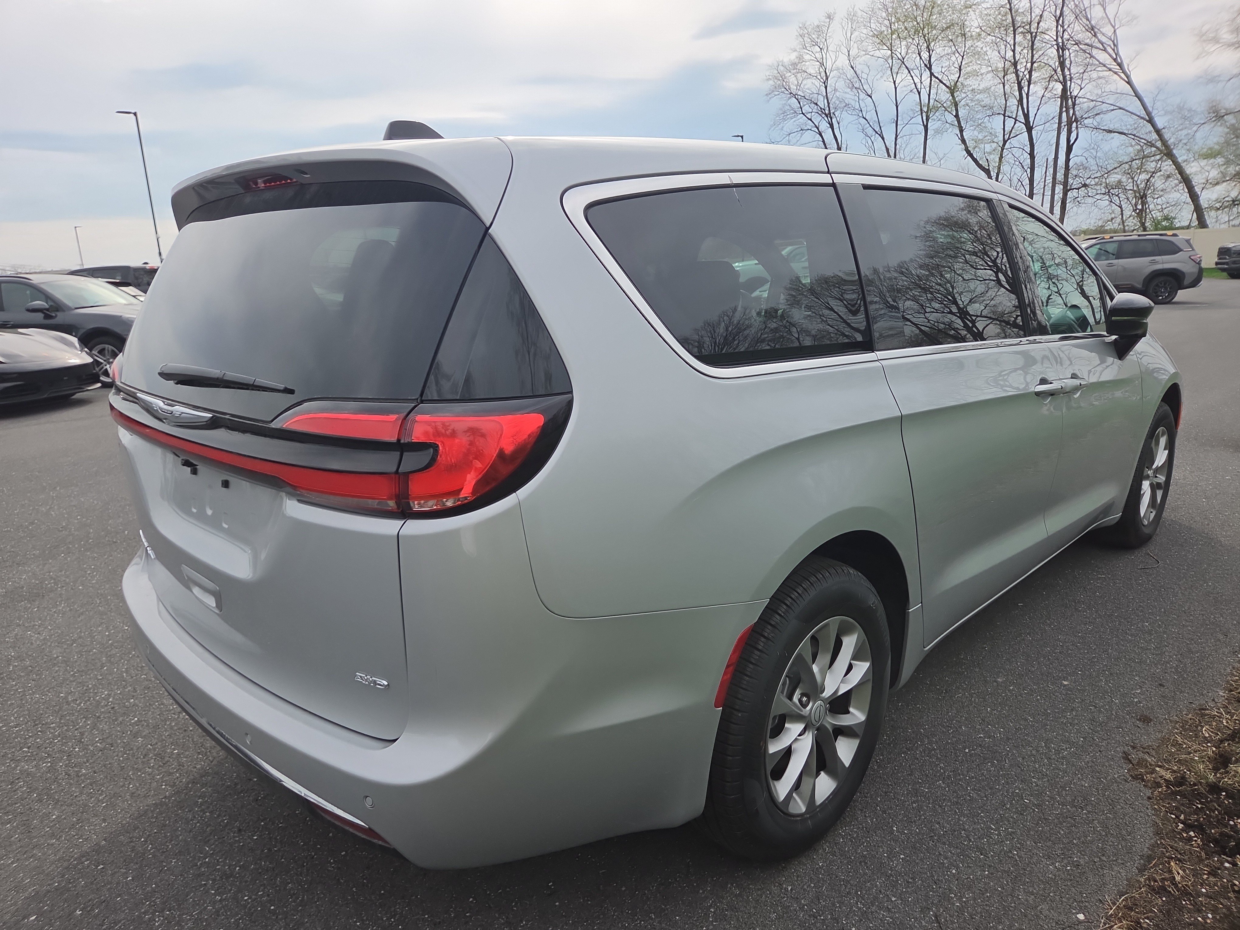 New 2026 Chrysler Pacifica Select AWD/4WD image 18