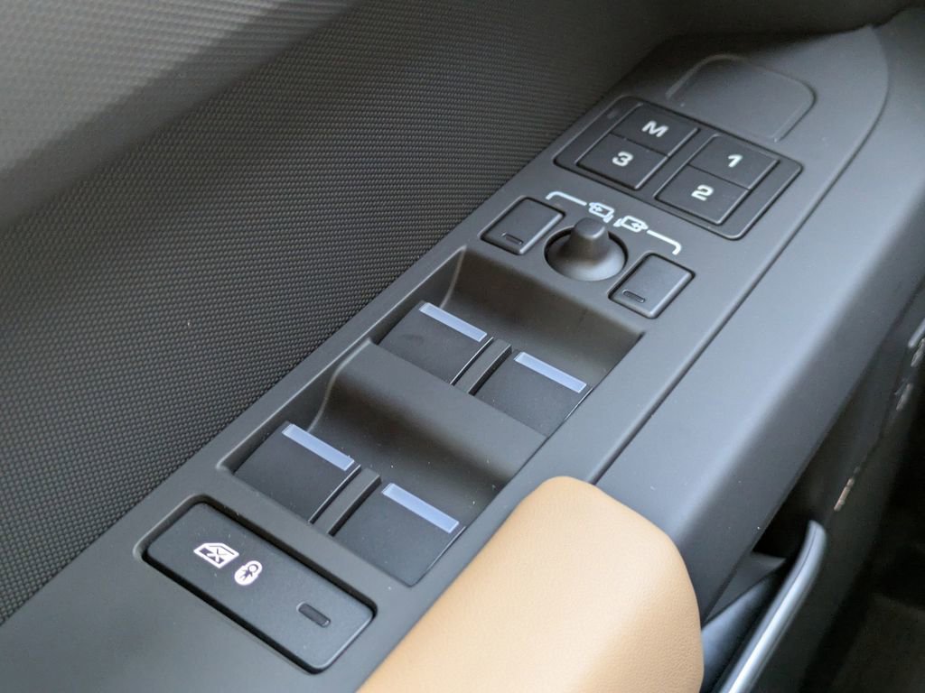 New 2026 Land Rover Defender 110 X-Dynamic SE image 27