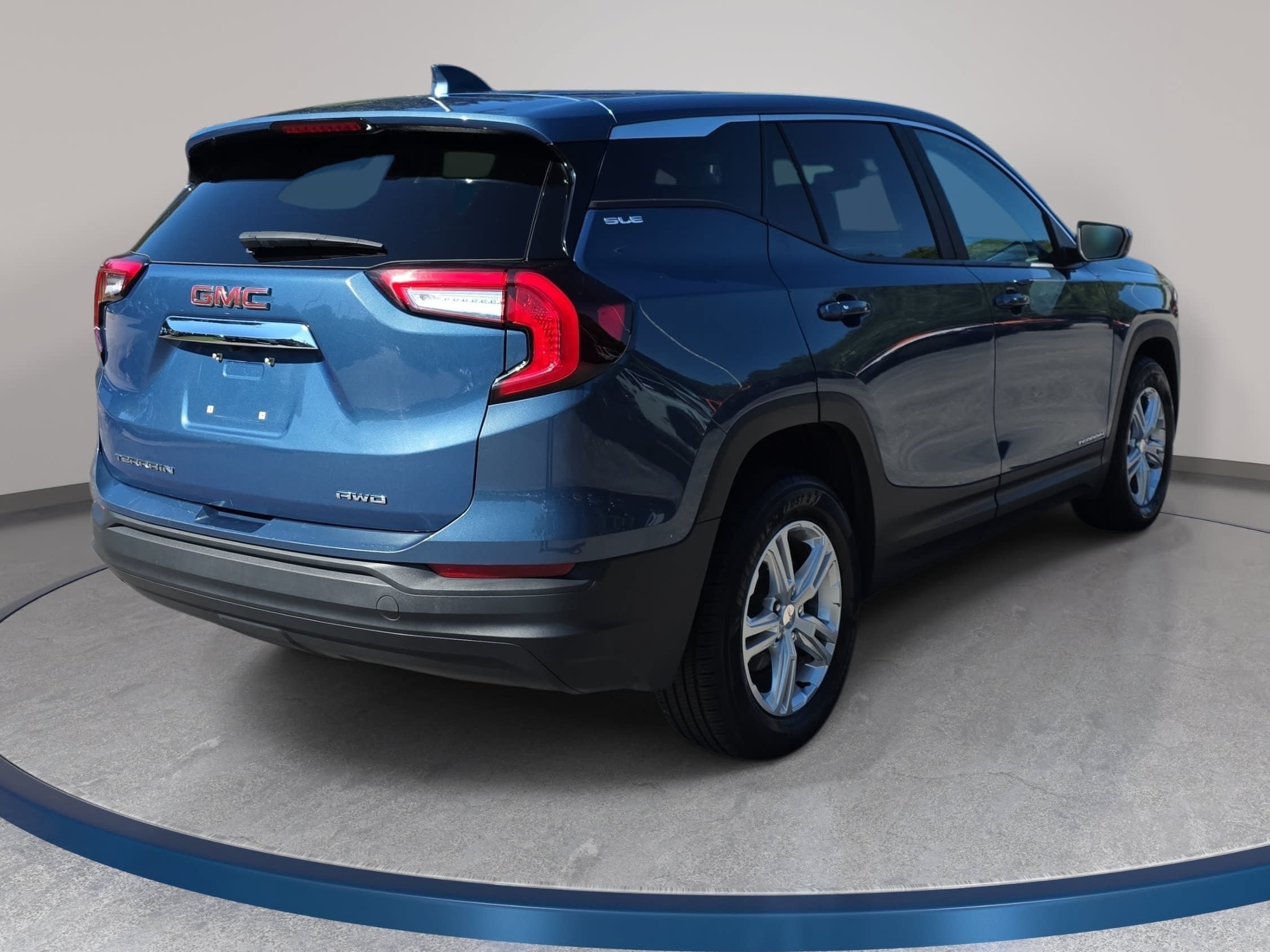 Used 2024 GMC Terrain SLE AWD/4WD image 5
