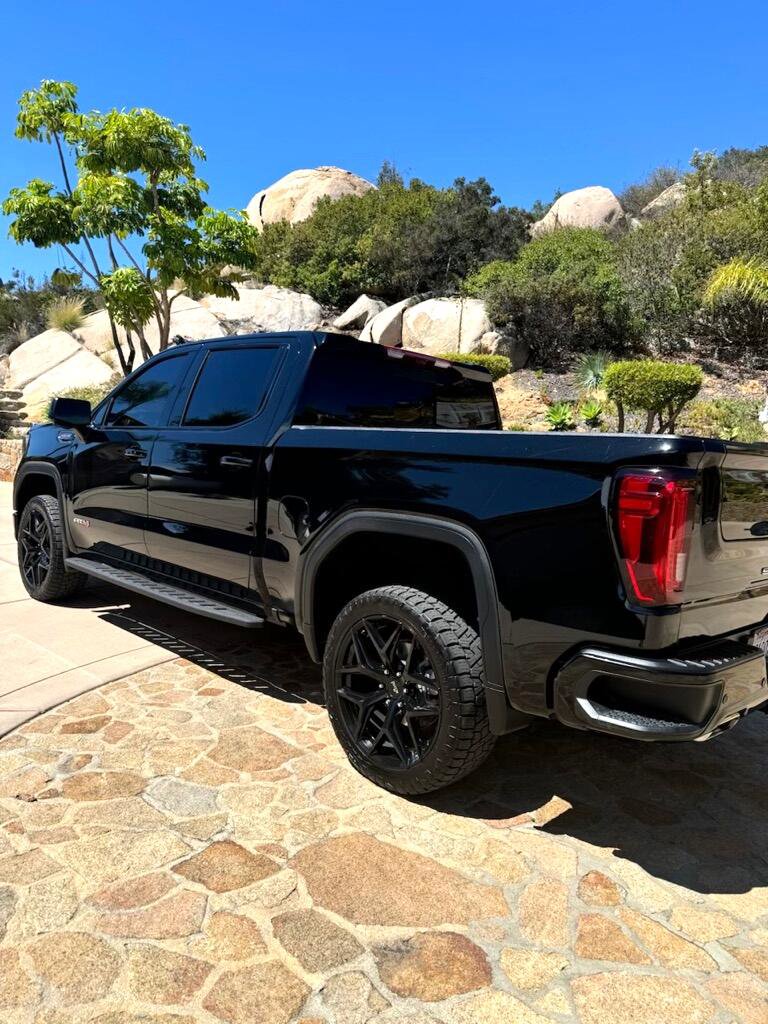Used 2024 GMC Sierra 1500 AT4 w/ Technology Package image 6
