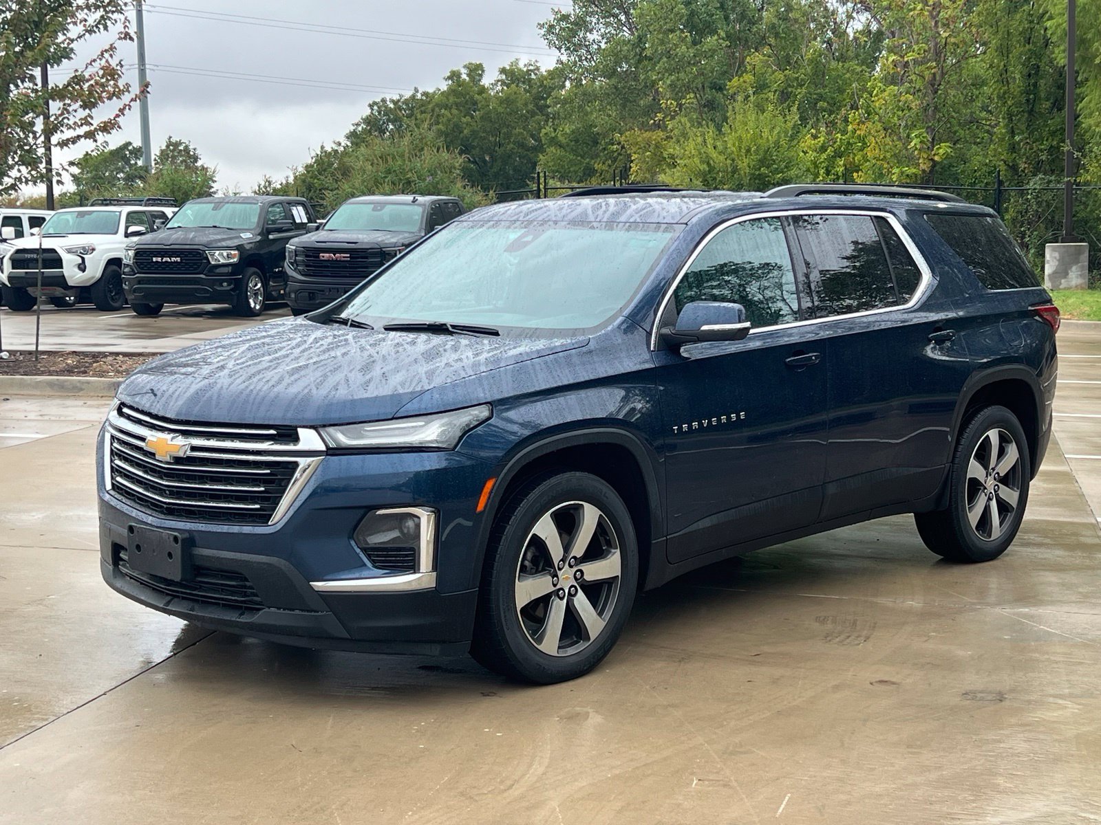 Used 2023 Chevrolet Traverse LT w/ LT Premium Package AWD/4WD image 5