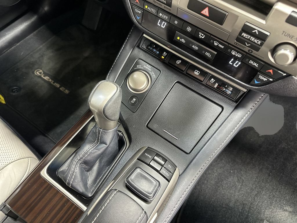 Used 2018 Lexus ES 350 w/ Luxury Package w/Wood Trim FWD image 21