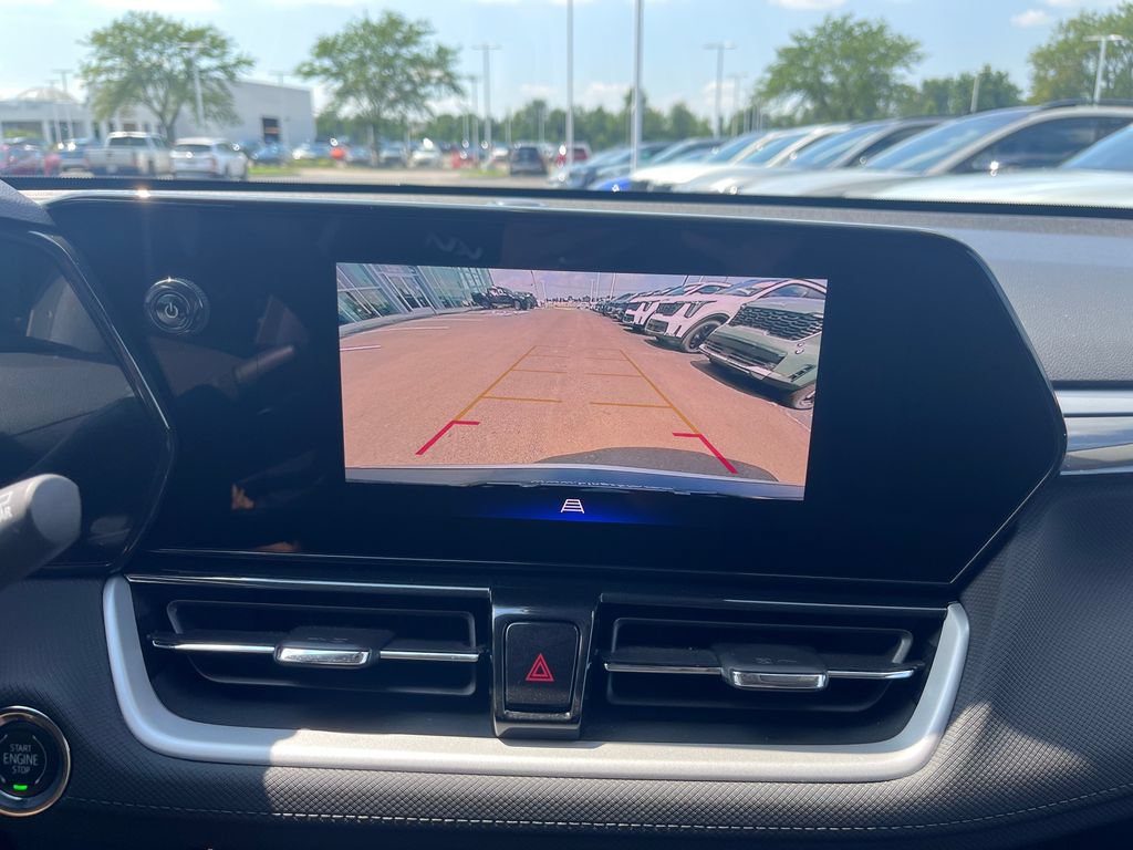 Used 2025 Chevrolet TrailBlazer LT w/ Driver Confidence Package FWD image 14