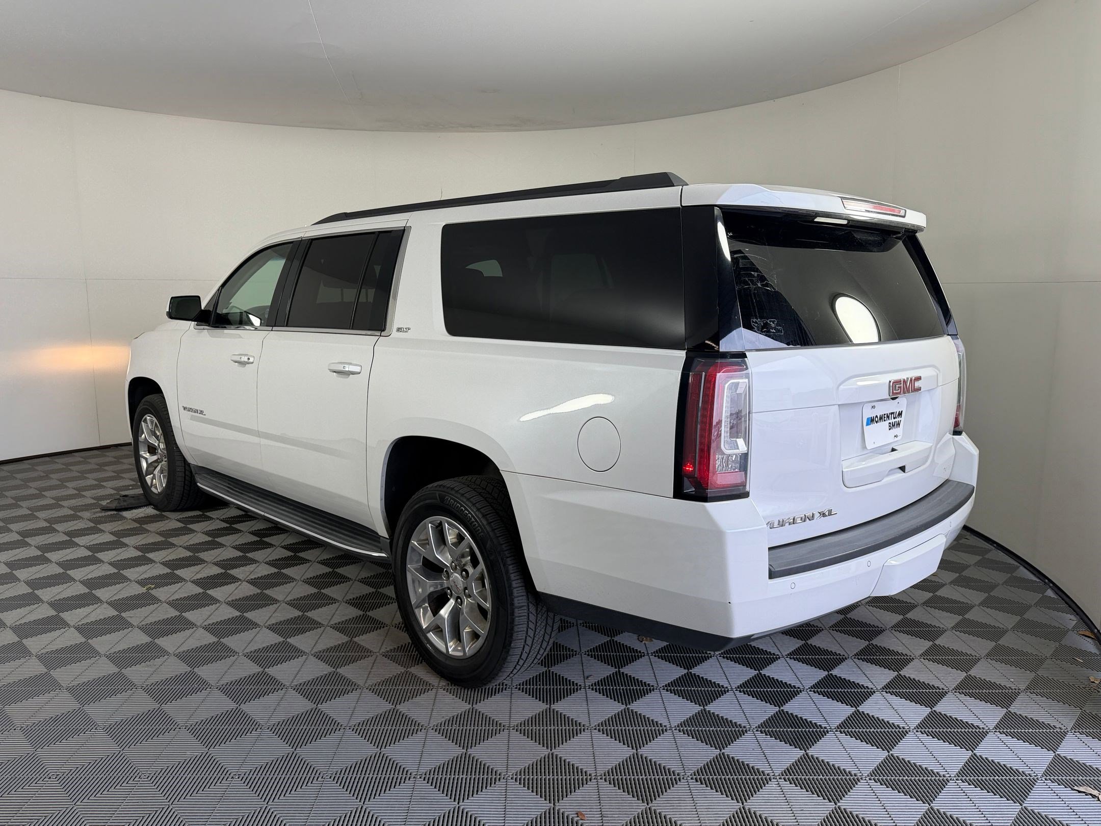 Used 2017 GMC Yukon XL SLT w/ Open Road Package RWD image 3
