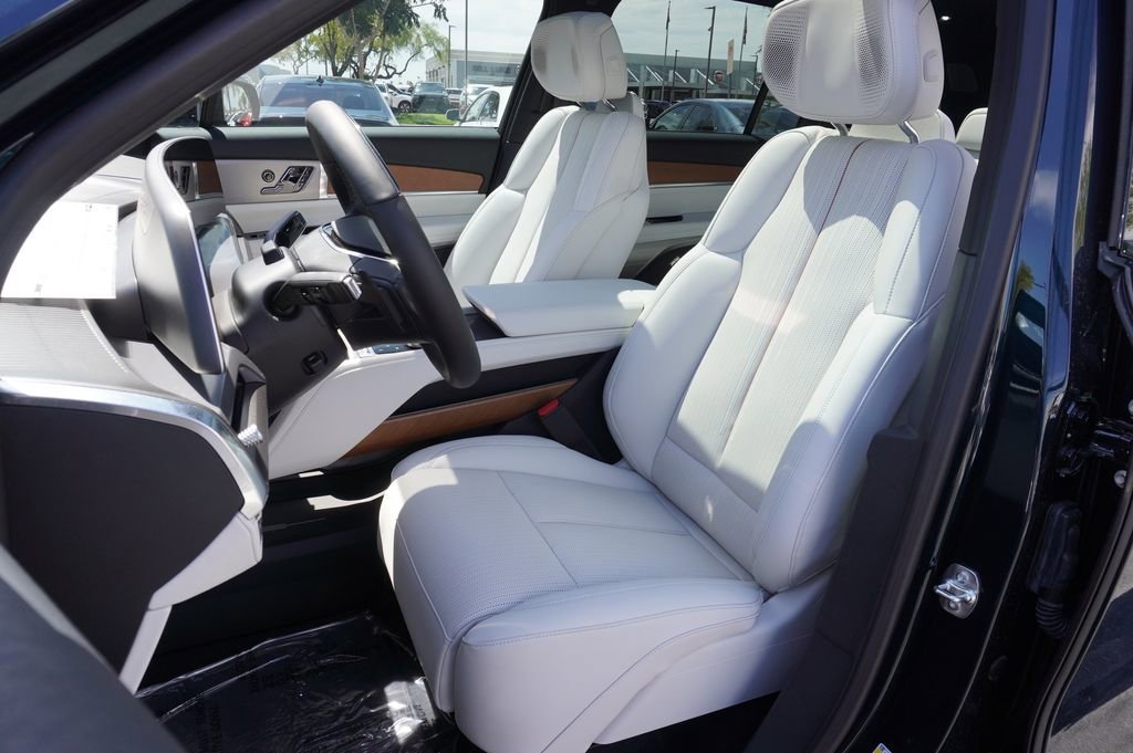 New 2026 Cadillac Vistiq Luxury AWD/4WD image 14