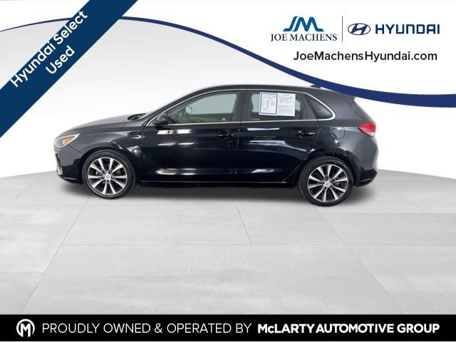 Used 2020 Hyundai Elantra GT image 2