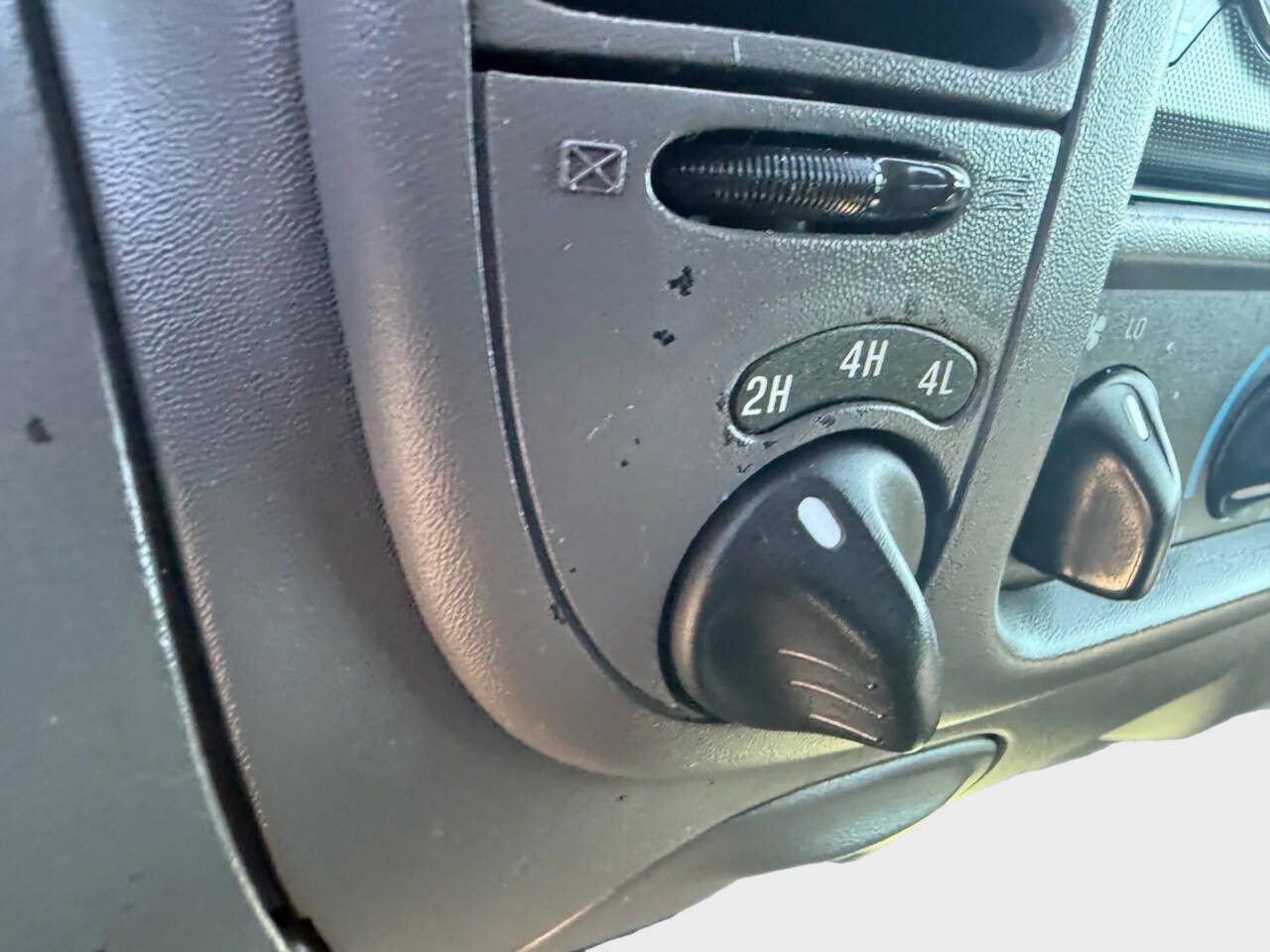 Used 2003 Ford F150 XLT AWD/4WD image 12