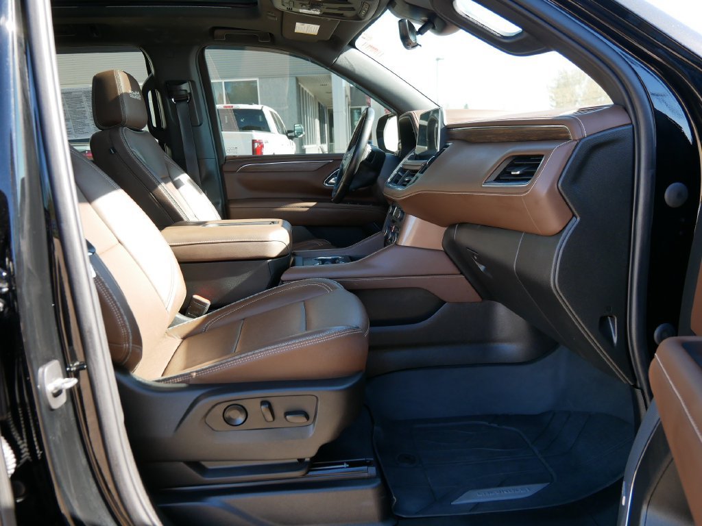Used 2023 Chevrolet Suburban High Country AWD/4WD image 16