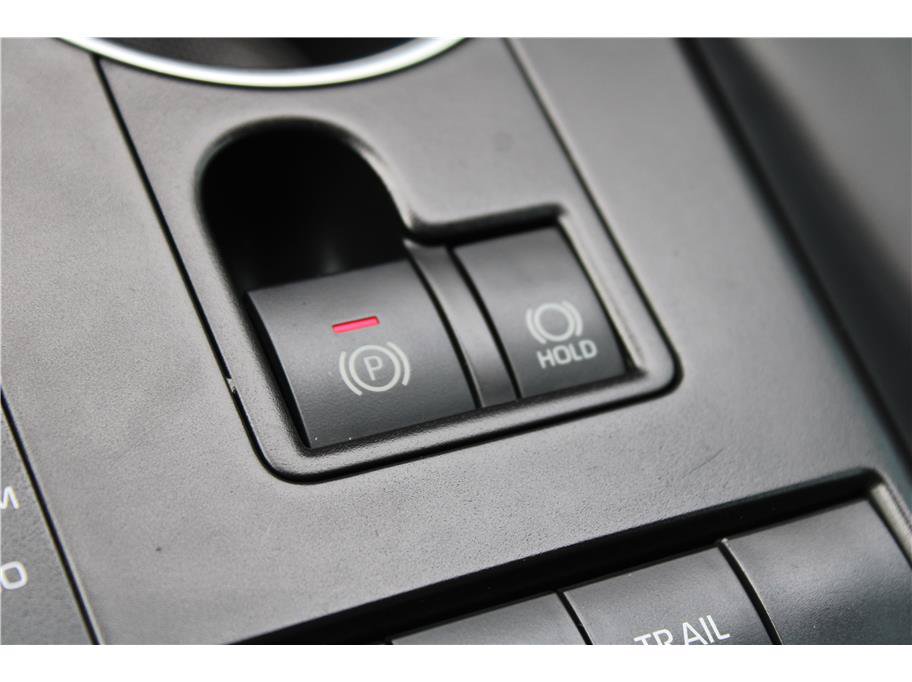 Used 2021 Toyota Highlander XLE AWD/4WD image 29