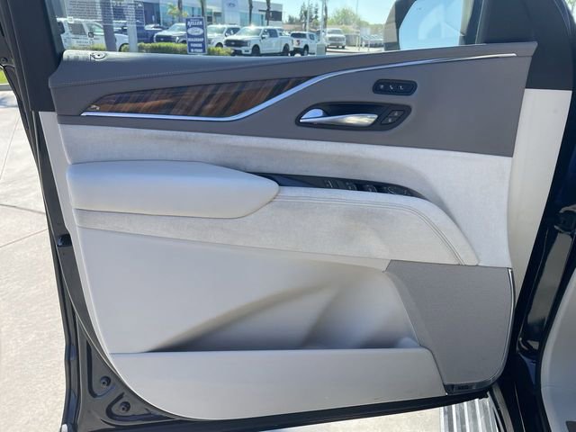 Used 2021 Cadillac Escalade ESV Sport Platinum AWD/4WD image 23