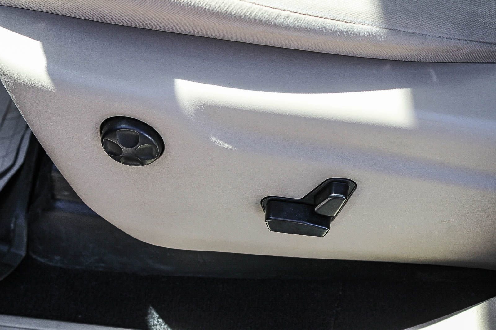 Used 2020 Jeep Grand Cherokee Laredo w/ 18" Wheel & 8.4" Radio Group image 20