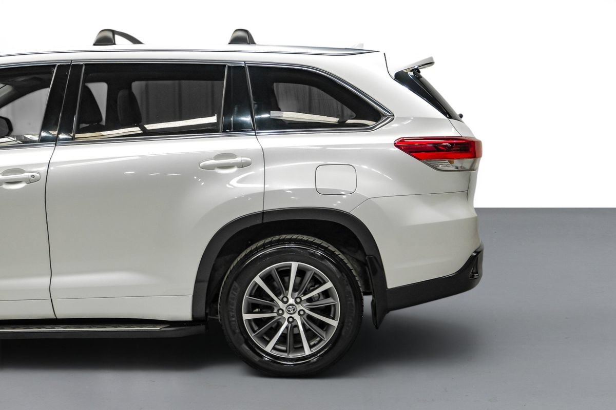 Used 2018 Toyota Highlander XLE FWD image 11