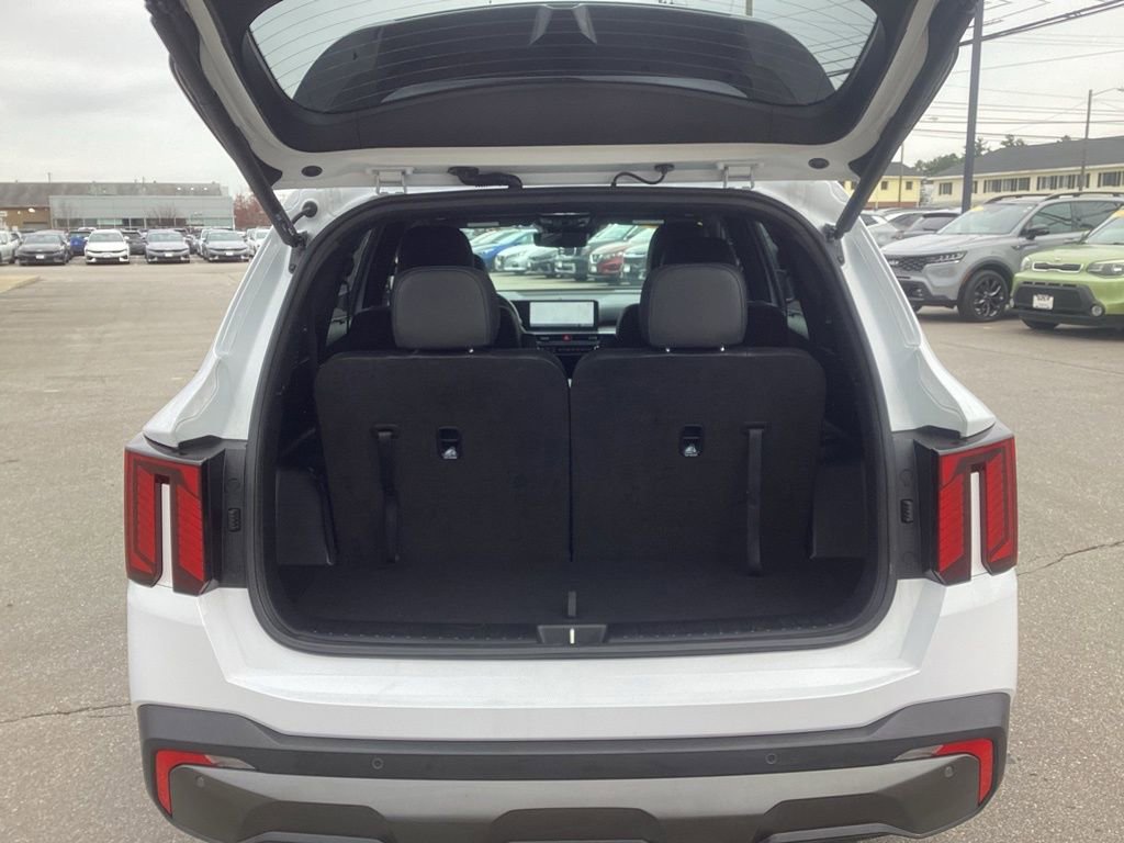 Certified 2025 Kia Sorento SX Prestige AWD/4WD image 9