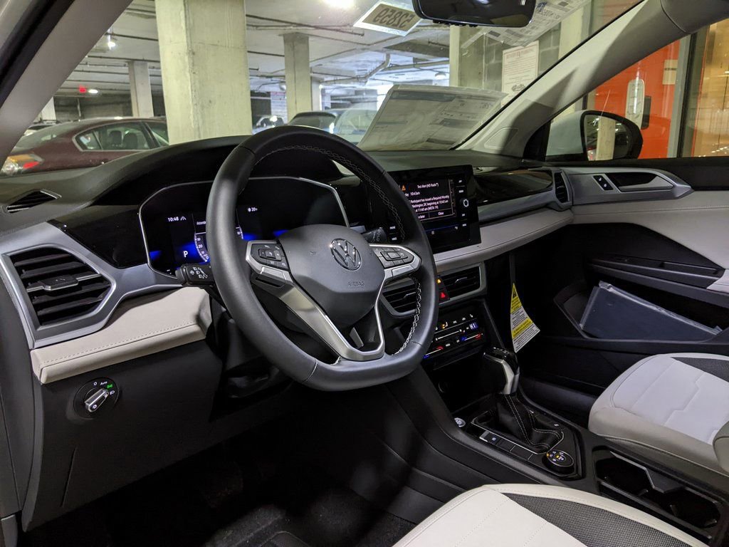 New 2025 Volkswagen Taos SE image 8