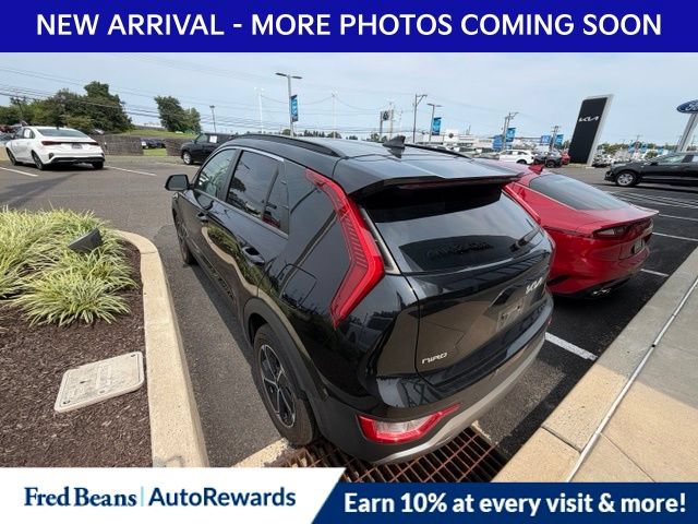 Used 2023 Kia Niro EX w/ EX Cold Weather Package FWD image 5