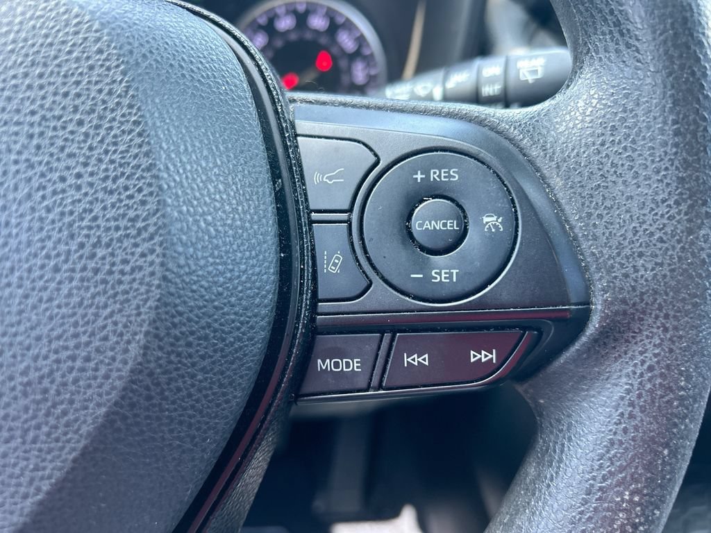 Used 2020 Toyota RAV4 XLE FWD image 17
