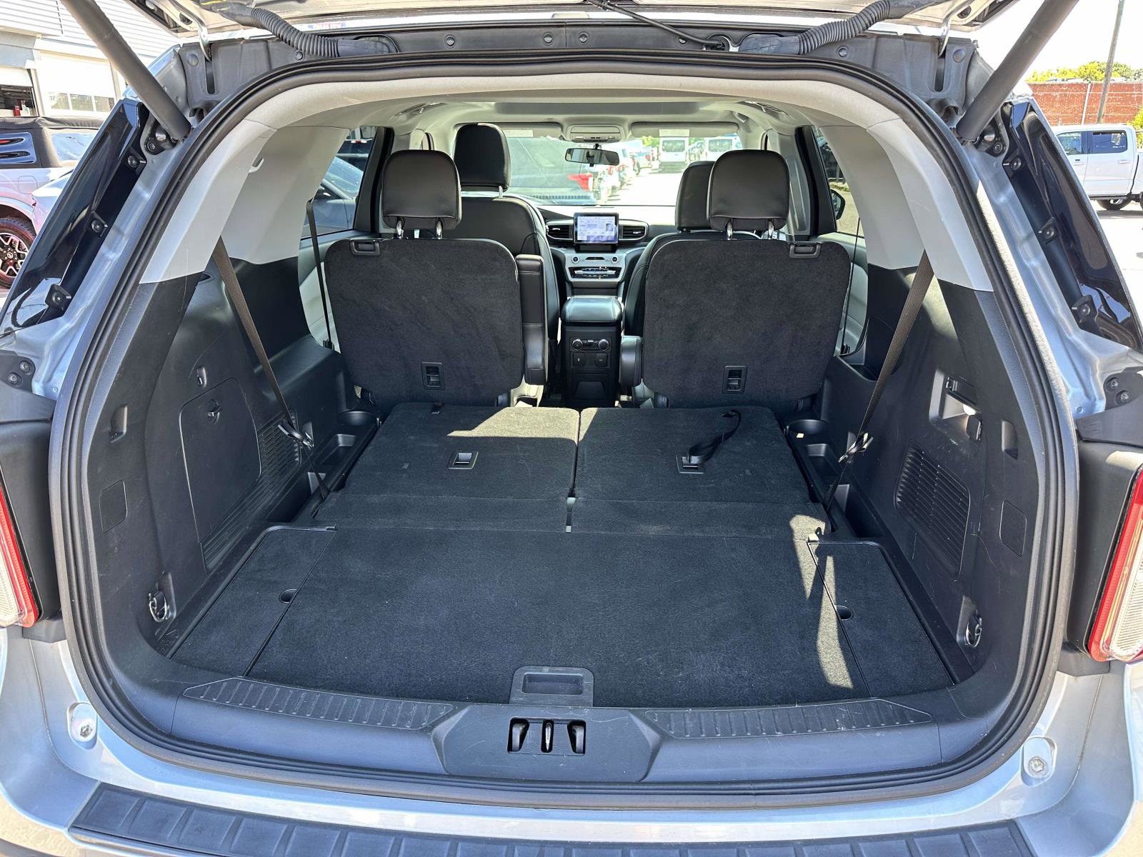 Used 2023 Ford Explorer XLT w/ Equipment Group 202A image 8