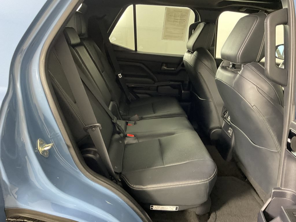 Used 2025 Toyota 4Runner Limited AWD/4WD image 23