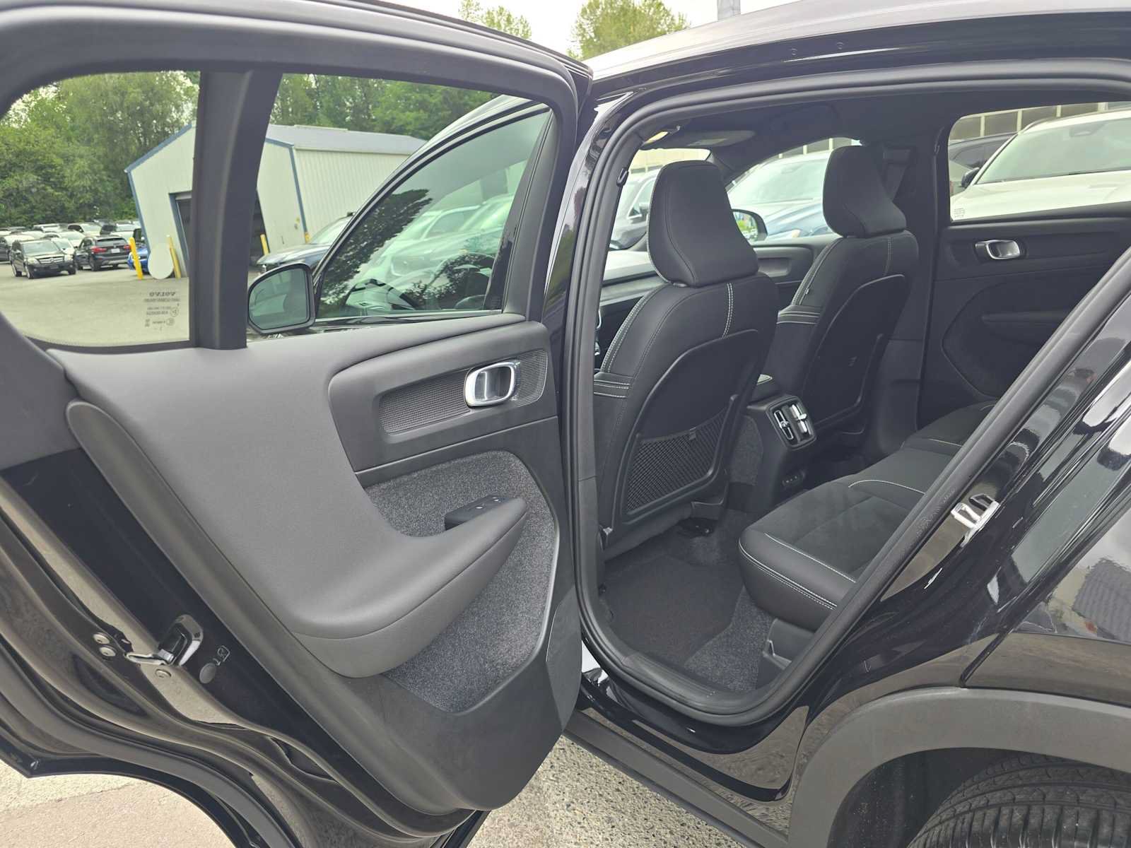 Certified 2023 Volvo C40 P8 Recharge Ultimate w/ Protection Package Premier AWD/4WD image 17