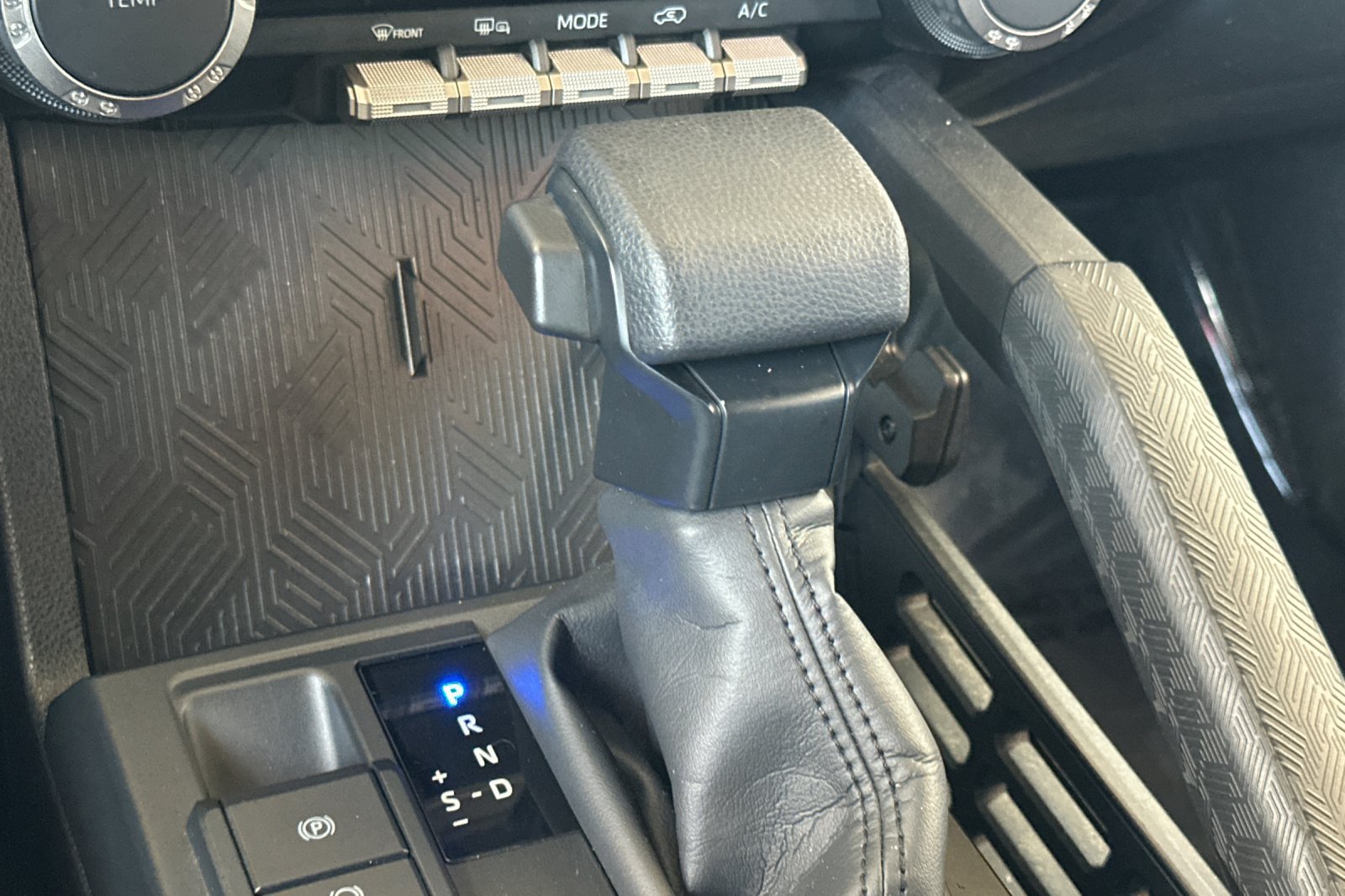 Certified 2025 Toyota 4Runner SR5 AWD/4WD image 25