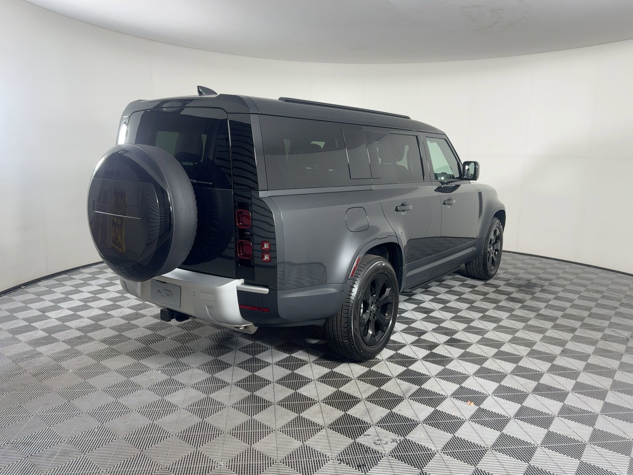 New 2025 Land Rover Defender 130 S image 10