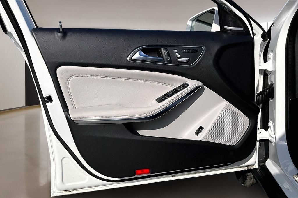 Used 2019 Mercedes-Benz GLA 250 w/ Premium Package image 18