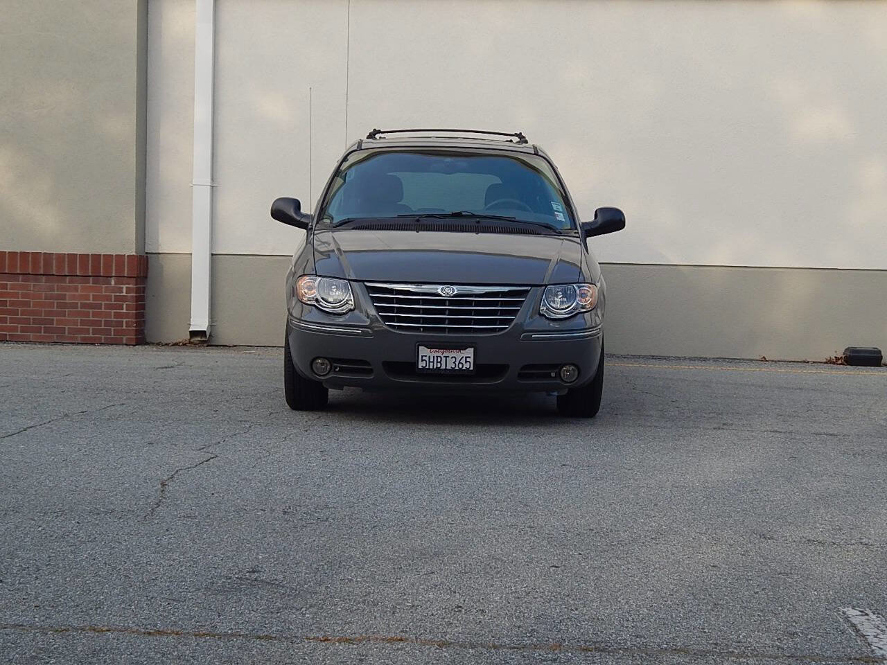 Used 2005 Chrysler Town & Country Touring w/ Luxury Group FWD image 12