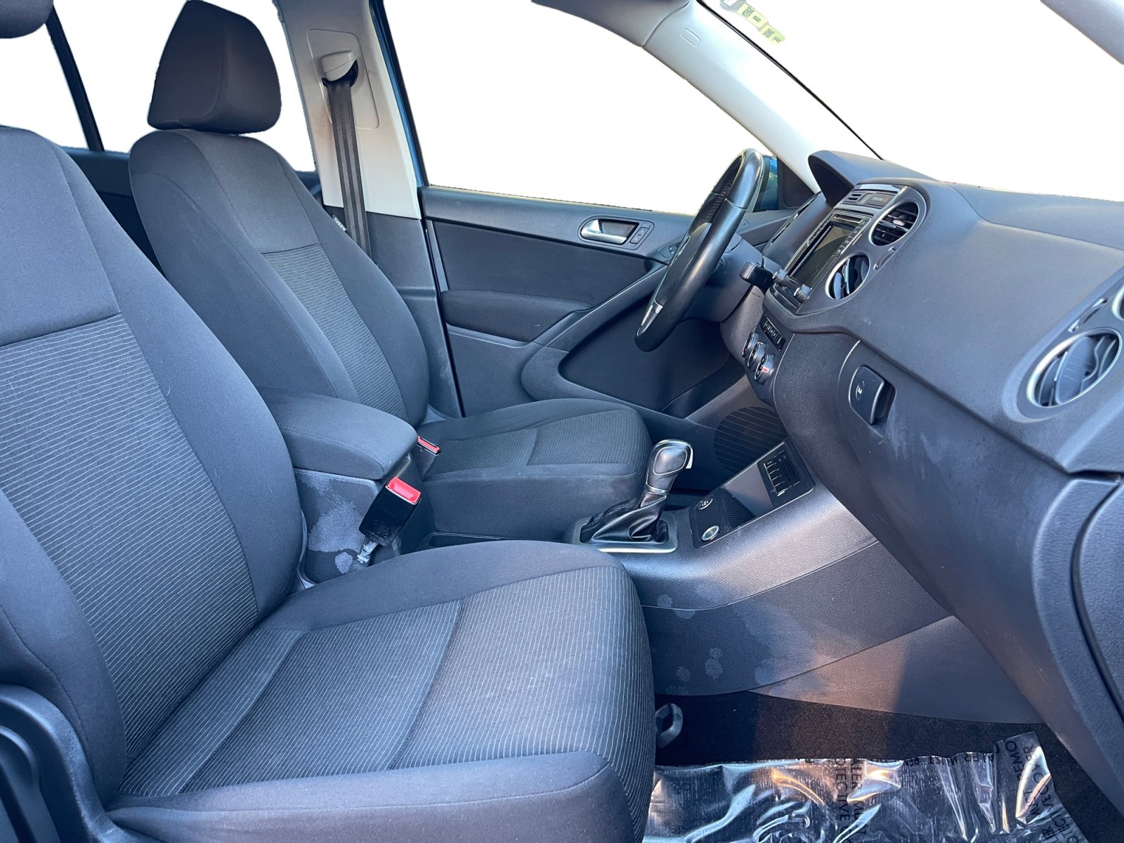 Used 2017 Volkswagen Tiguan Limited w/ Premium Package FWD image 15