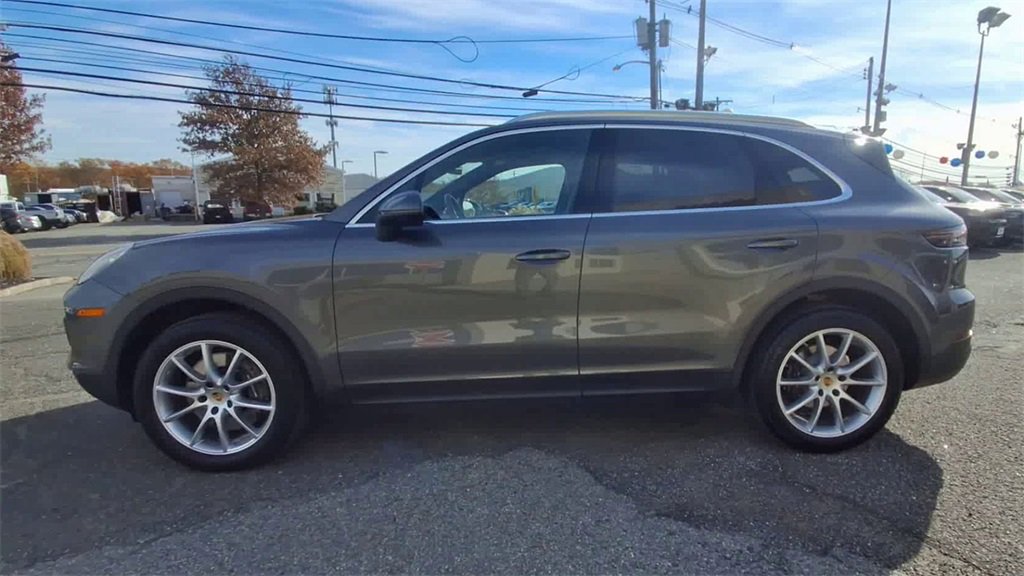 Used 2023 Porsche Cayenne Platinum Edition image 5