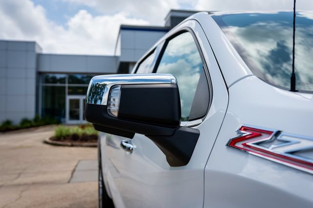 Used 2024 Chevrolet Silverado 1500 LTZ AWD/4WD image 22