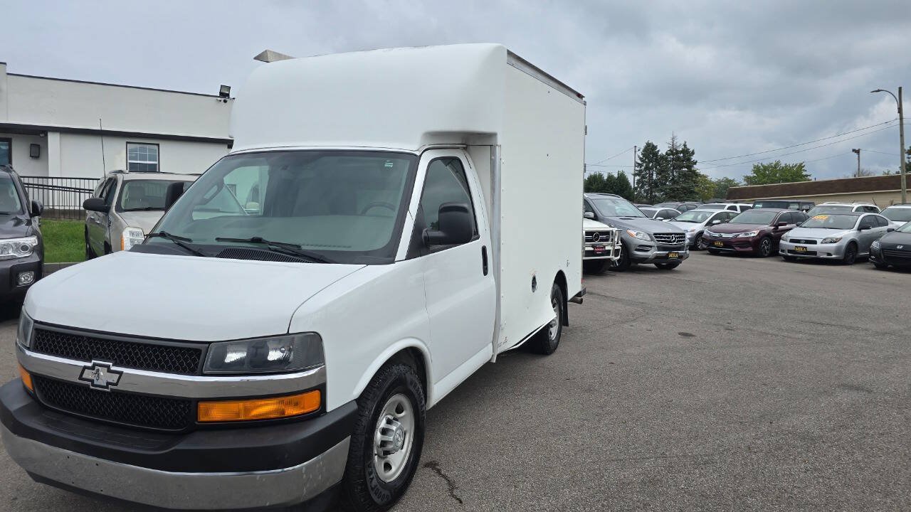 Used 2017 Chevrolet Express 3500 w/ Chrome Appearance Package RWD image 62