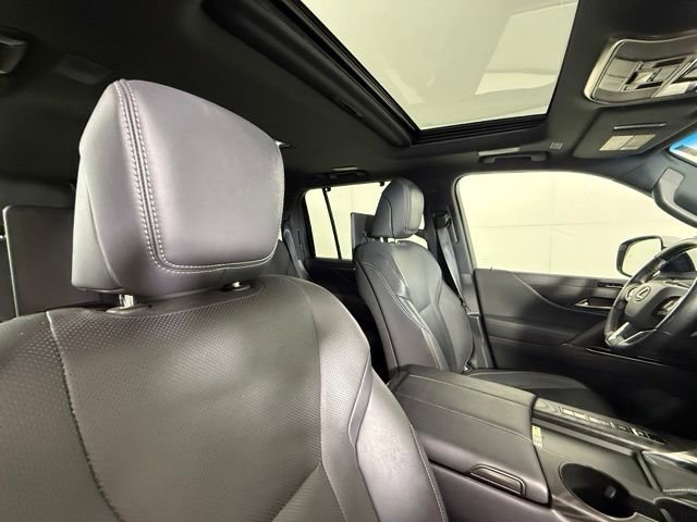 Used 2022 Lexus LX 600 4WD w/ Luxury Package image 31