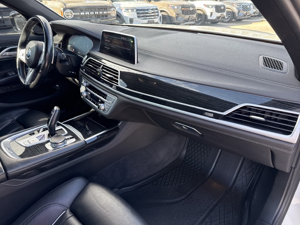 Used 2022 BMW 750i xDrive w/ M Sport Package AWD/4WD image 30