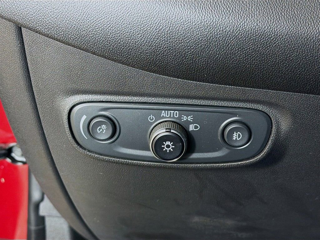 Used 2020 Chevrolet Equinox LT w/ Driver Convenience Package image 28