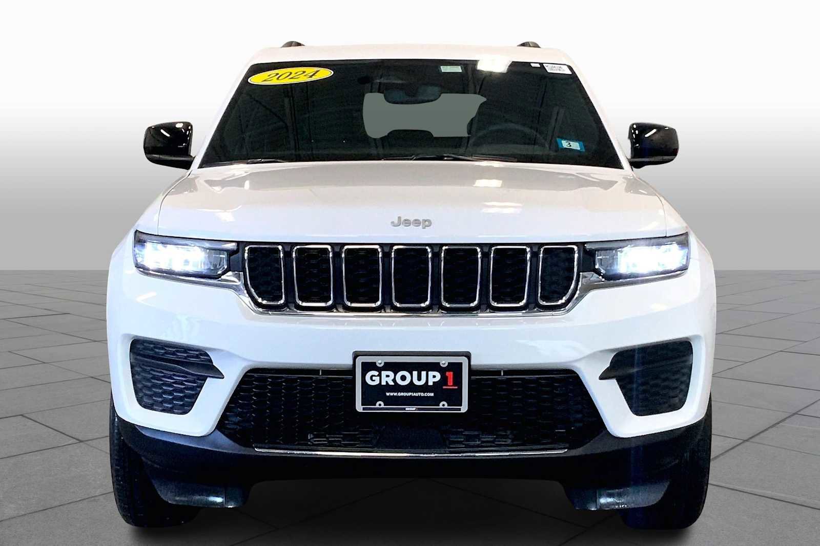 Used 2024 Jeep Grand Cherokee Laredo X w/ Trailer Tow Package image 4