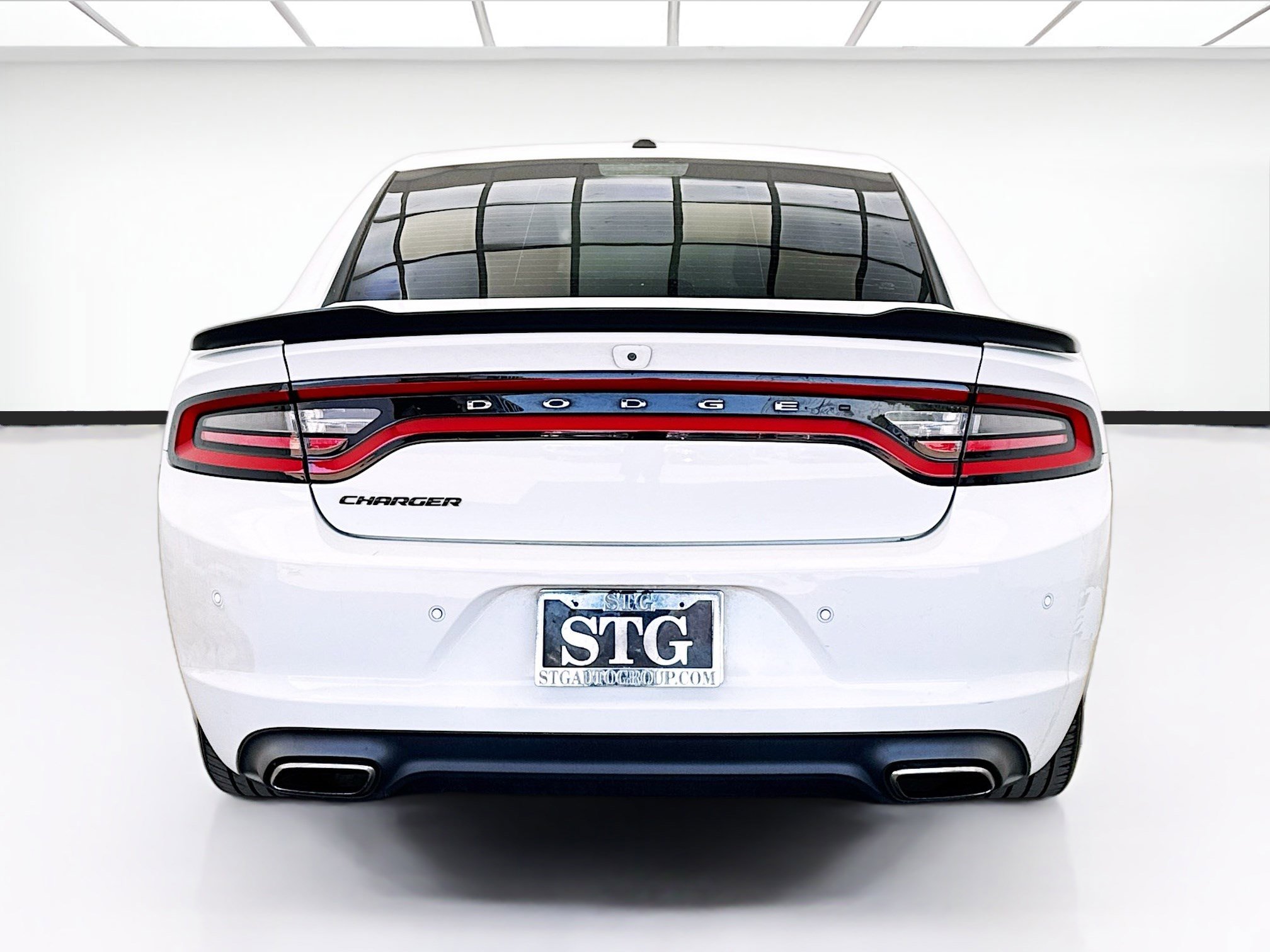 Used 2018 Dodge Charger SXT w/ Blacktop Package image 5