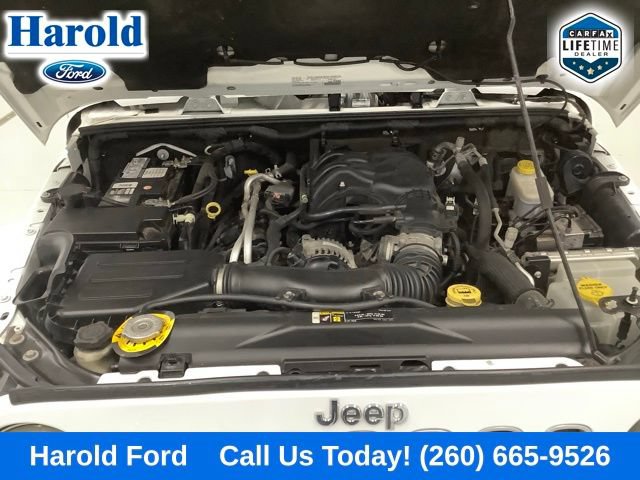 Used 2018 Jeep Wrangler Unlimited Sahara w/ Dual Top Group AWD/4WD image 18