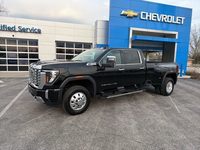 Used 2024 GMC Sierra 3500 Denali w/ Denali Reserve Package image 3