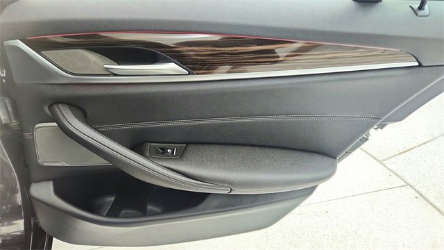 Used 2023 BMW 530e xDrive w/ Premium Package image 27