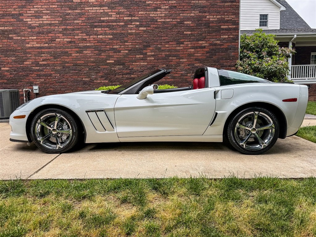 Used 2011 Chevrolet Corvette Grand Sport w/ Preferred Equipment Group RWD image 25
