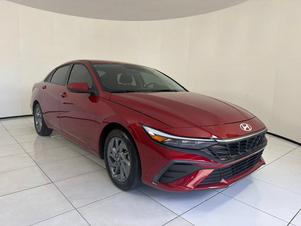 Certified 2025 Hyundai Elantra Hybrid FWD image 3