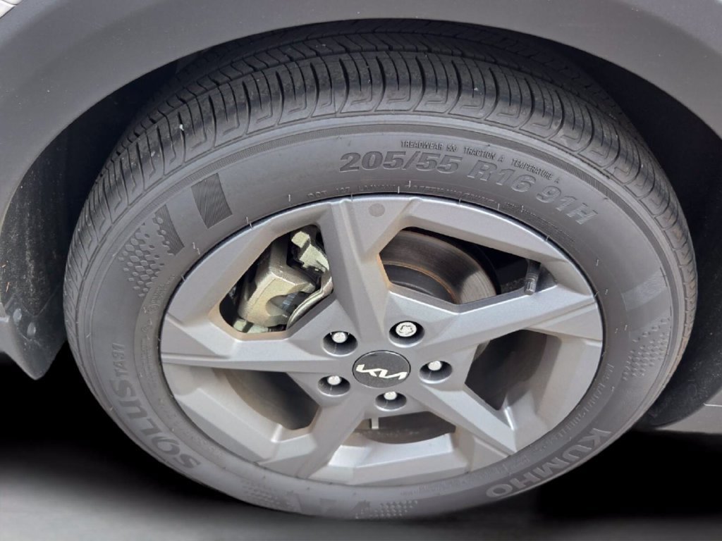 New 2025 Kia K4 FWD image 52
